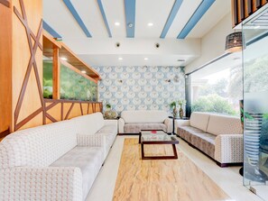House | Reception - Palette Anand Hotel La Casa Inn (Anand)