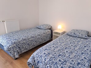 Apartemen | 2 kamar tidur dan dilengkapi dengan perabotan berbeda-beda