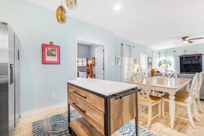Dining - 🏡🌴Quaint 3BR Cottage w/ Community Pool | Walk to Beach | The Rookery 3602 (Fort Morgan)