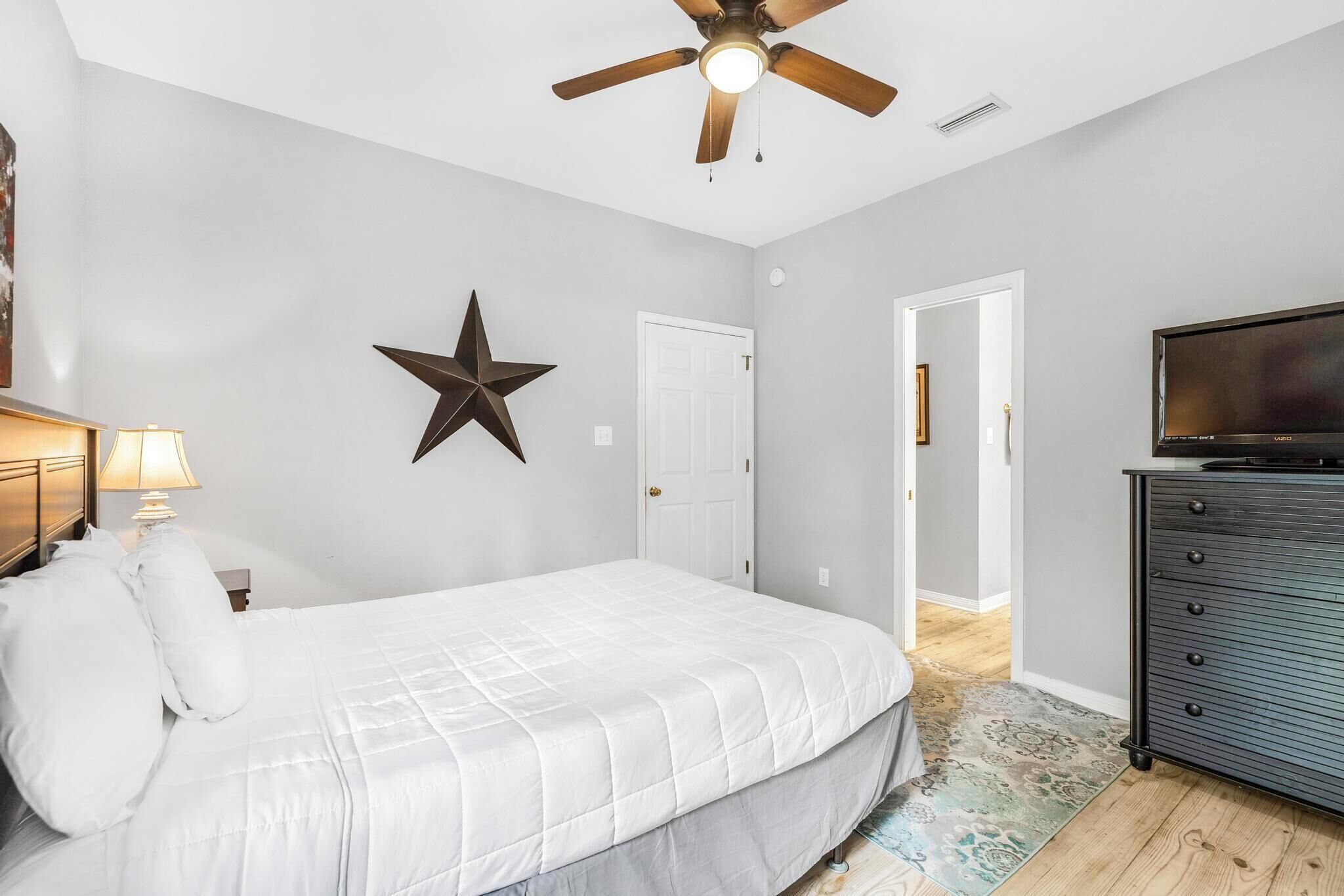3 habitaciones, tabla de planchar con plancha y wifi gratis 