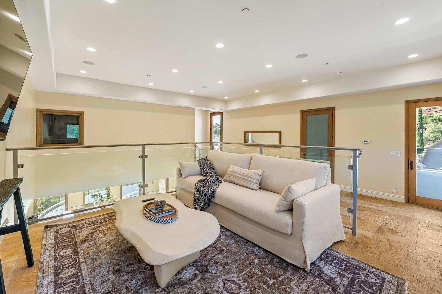 Smart TV, fireplace, stereo