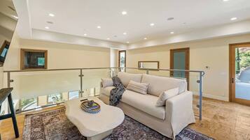 Smart TV, fireplace, stereo