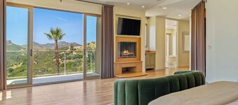 Casa Shiraz - Gated Malibu Estate w/ Infinity Pool