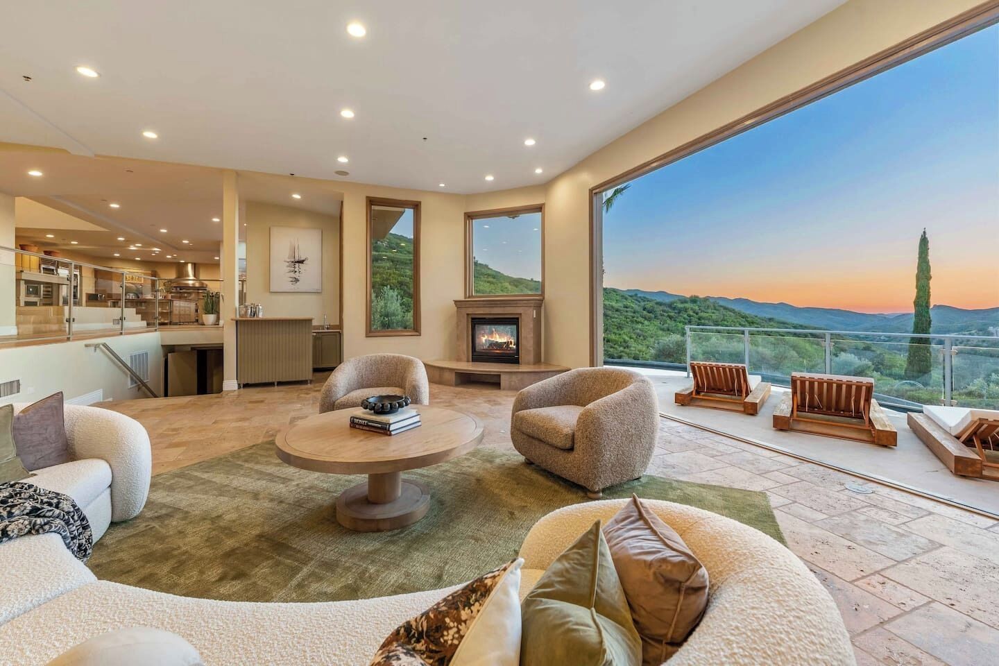 Smart TV, fireplace, stereo