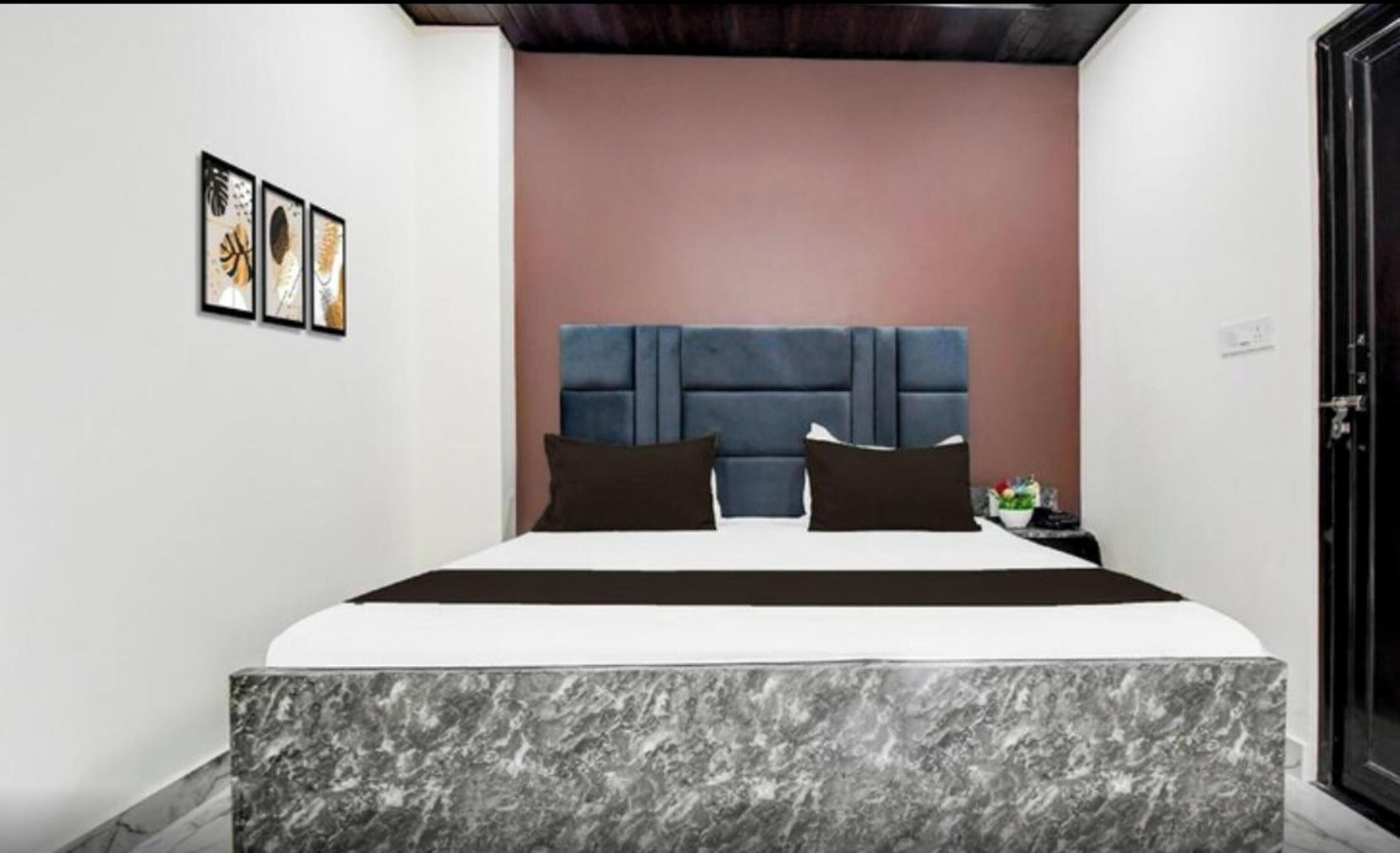 Deluxe Room | Rollaway beds, free WiFi, bed sheets