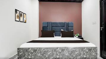 Deluxe Room | Rollaway beds, free WiFi, bed sheets