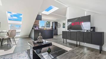 Apartment, 2 Bedrooms | Living room