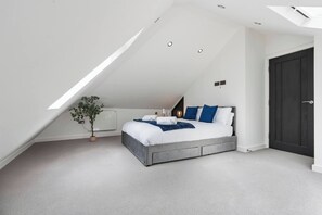 Apartment, 2 Bedrooms - Luxury 2 Bed Penthouse With Views Over London With Free Parking (Uxbridge)