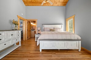 4 bedrooms, WiFi - Private Island Retreat on Weiss Lake (Cedar Bluff)