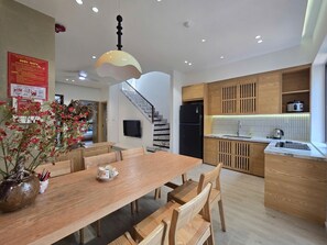Dining - Beautiful 3-bedroom house with jacuzzi near beach in Đà Nẵng (Đà Nẵng)