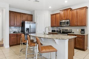 Fridge, microwave, oven, stovetop - 4BR Getaway, Spacious, Beautiful, Great Location (Kissimmee)