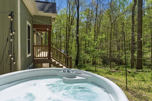 Chalet Getaway | Hocking Hills, Hot Tub, Lake