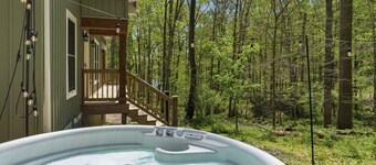Chalet Getaway | Hocking Hills, Hot Tub, Lake