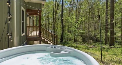 Chalet Getaway | Hocking Hills, Hot Tub, Lake