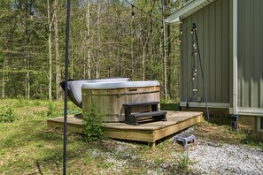 Tina de hidromasaje al aire libre