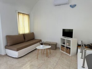 Living area - Amazing views of volcano, private pool, spacious (Oia)