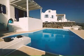 Pool - Amazing views of volcano, private pool, spacious (Oia)