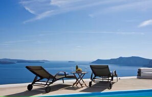 Terrace/patio - Amazing views of volcano, private pool, spacious (Oia)
