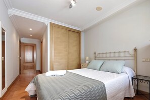 2 Schlafzimmer, Bügeleisen/Bügelbrett, Reisekinderbett