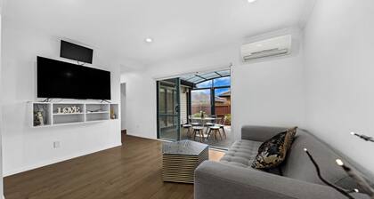 ✨ Spacious Family Home | Sleeps 8 | Close to Airport & Manukau