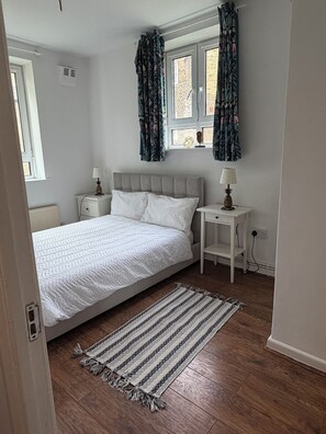 3 chambres, fer et planche à repasser, Wi-Fi, draps fournis