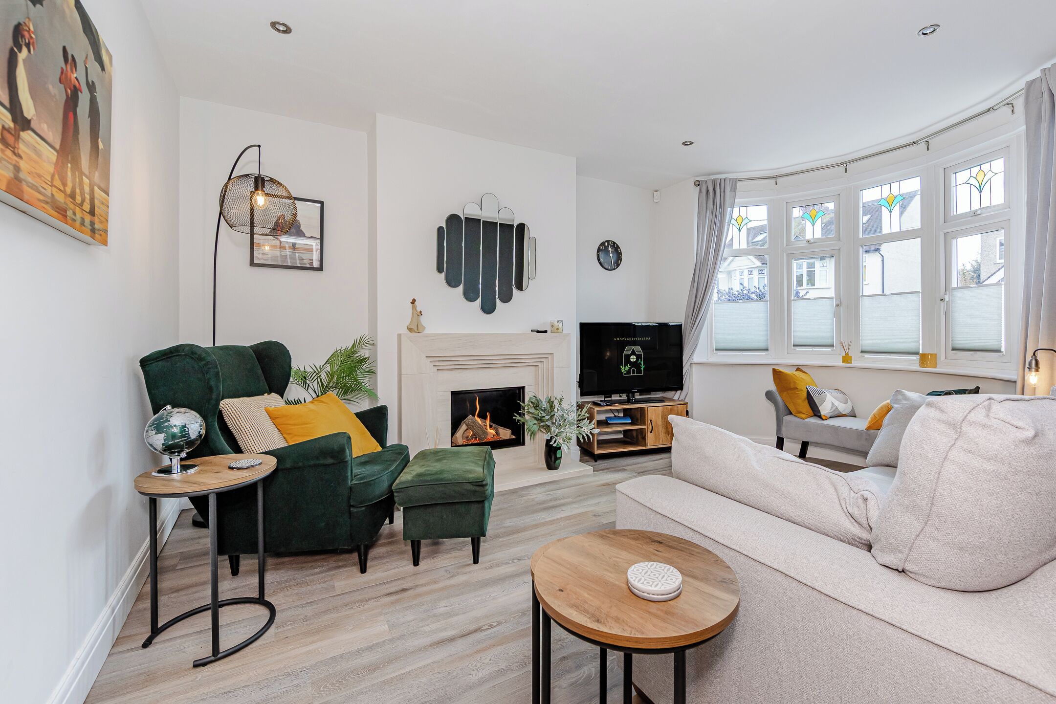 TV, fireplace