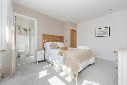 Stylish 2BR House - Chelmsford, Essex. Stansted Location