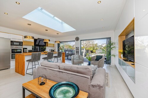 Stylish 2BR House - Chelmsford, Essex. Stansted Location