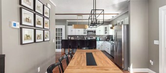 7-Acre Horse Farm with Mountain Views, Hot Tub, Sauna, Game Room, Sleeps 10