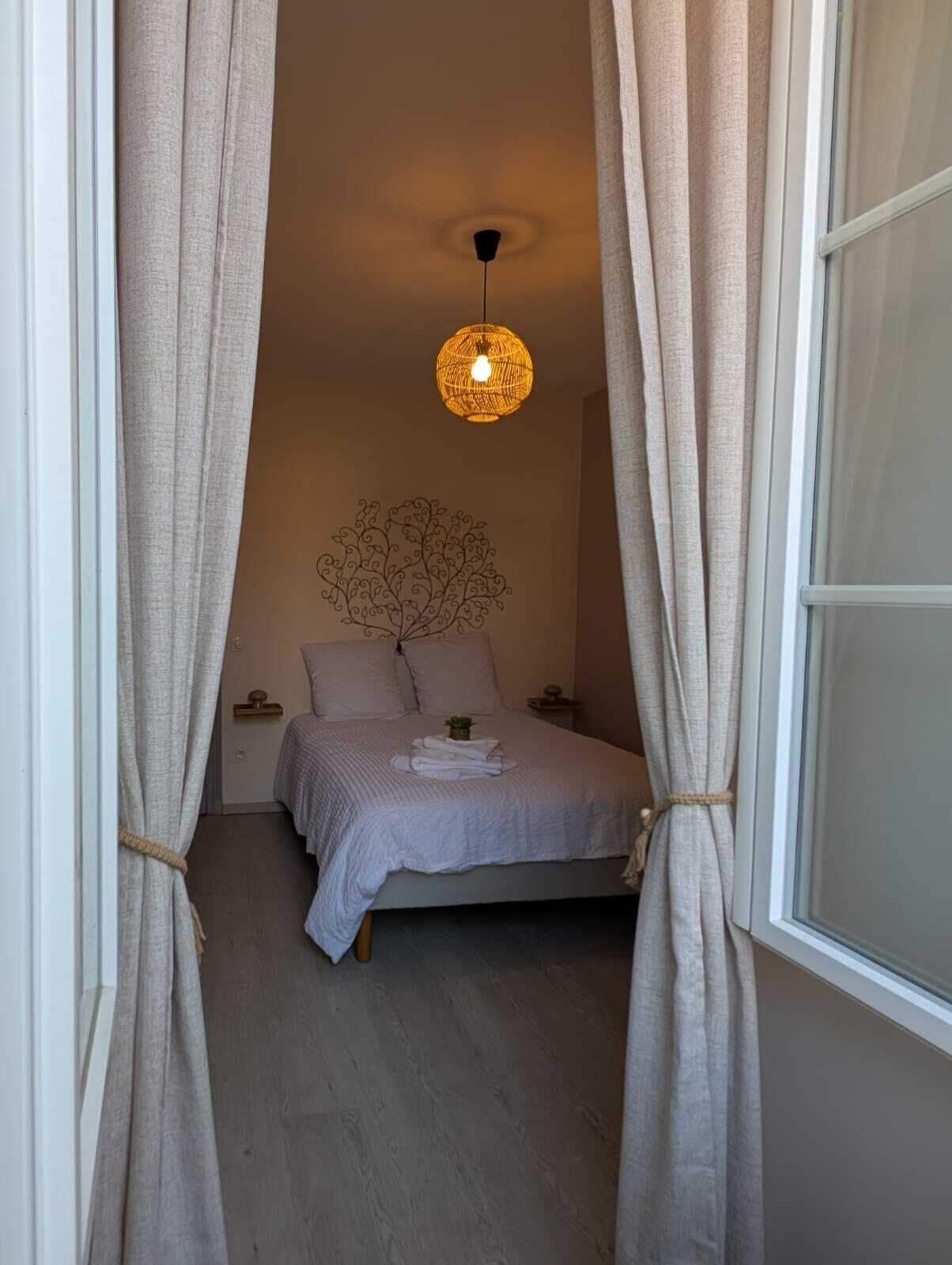 2 bedrooms, bed sheets