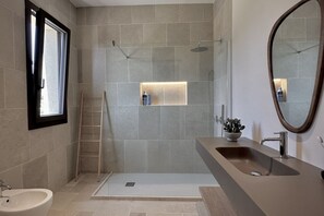 Shower, bidet, towels, shampoo - Zagara Villa with swimming pool (Balestrate)