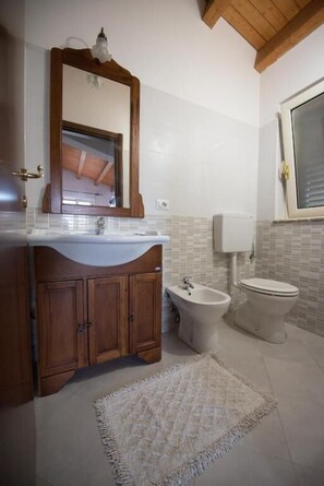 Bathroom - Valle Lumia (Fondaco Parrino)