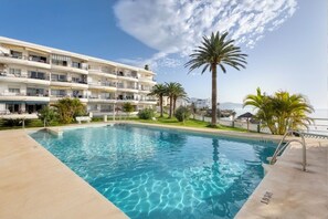 Pool - Bright 2-bedroom apartment close to Nerja centre, beach El Salon and Torrecilla (Nerja)