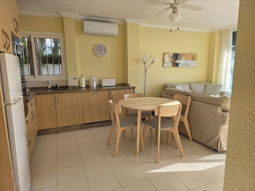 Bright 2-bedroom apartment close to Nerja centre, beach El Salon and Torrecilla