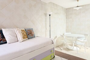 2 bedrooms - N319 – Numana, two-room apartment 100 meters from the sea (Numana)
