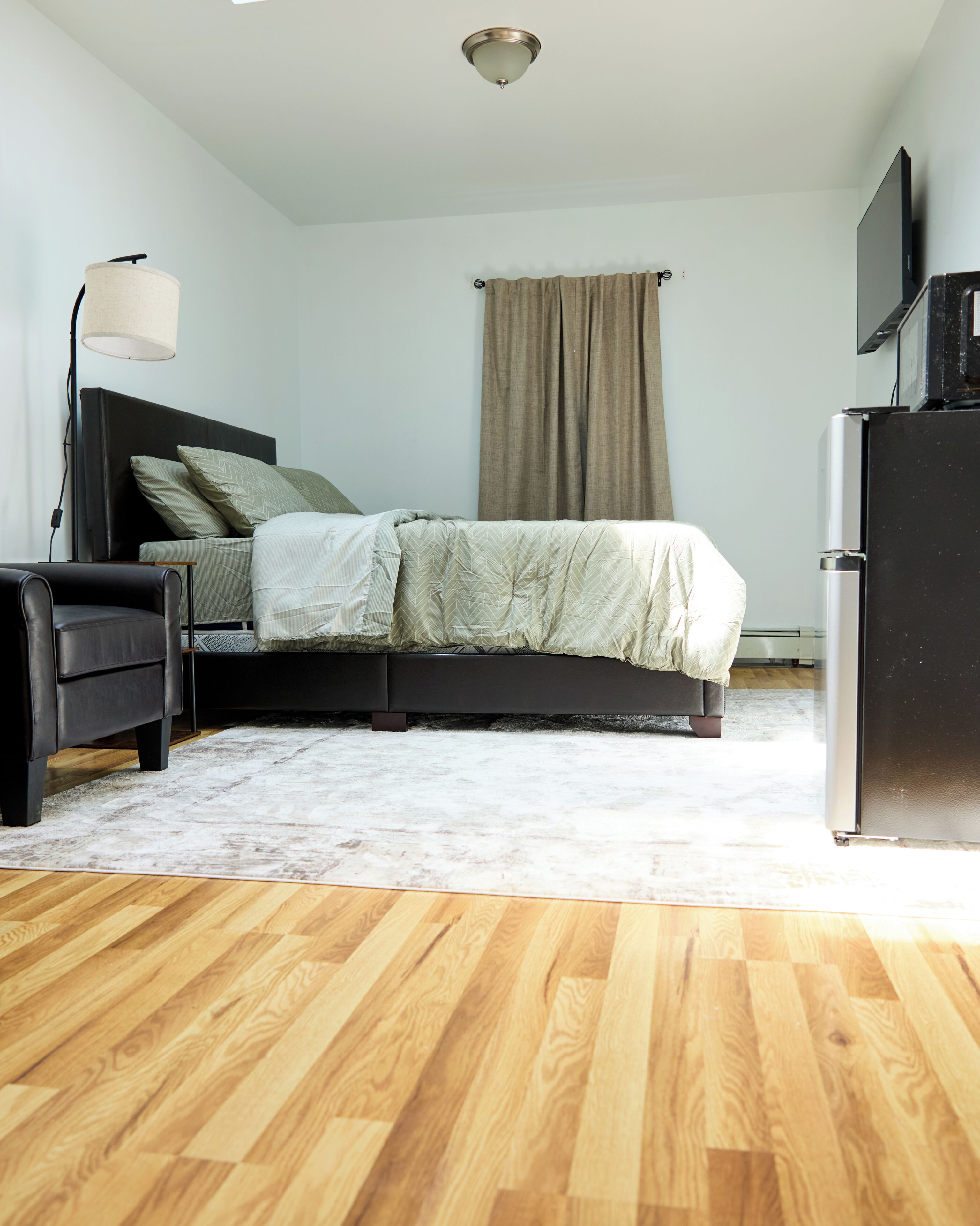 2 bedrooms, iron/ironing board, Internet, bed sheets