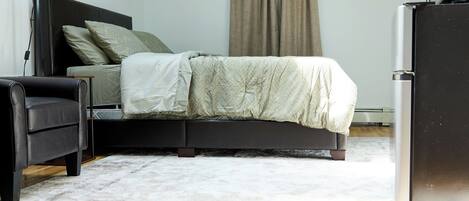 2 bedrooms, iron/ironing board, Internet, bed sheets