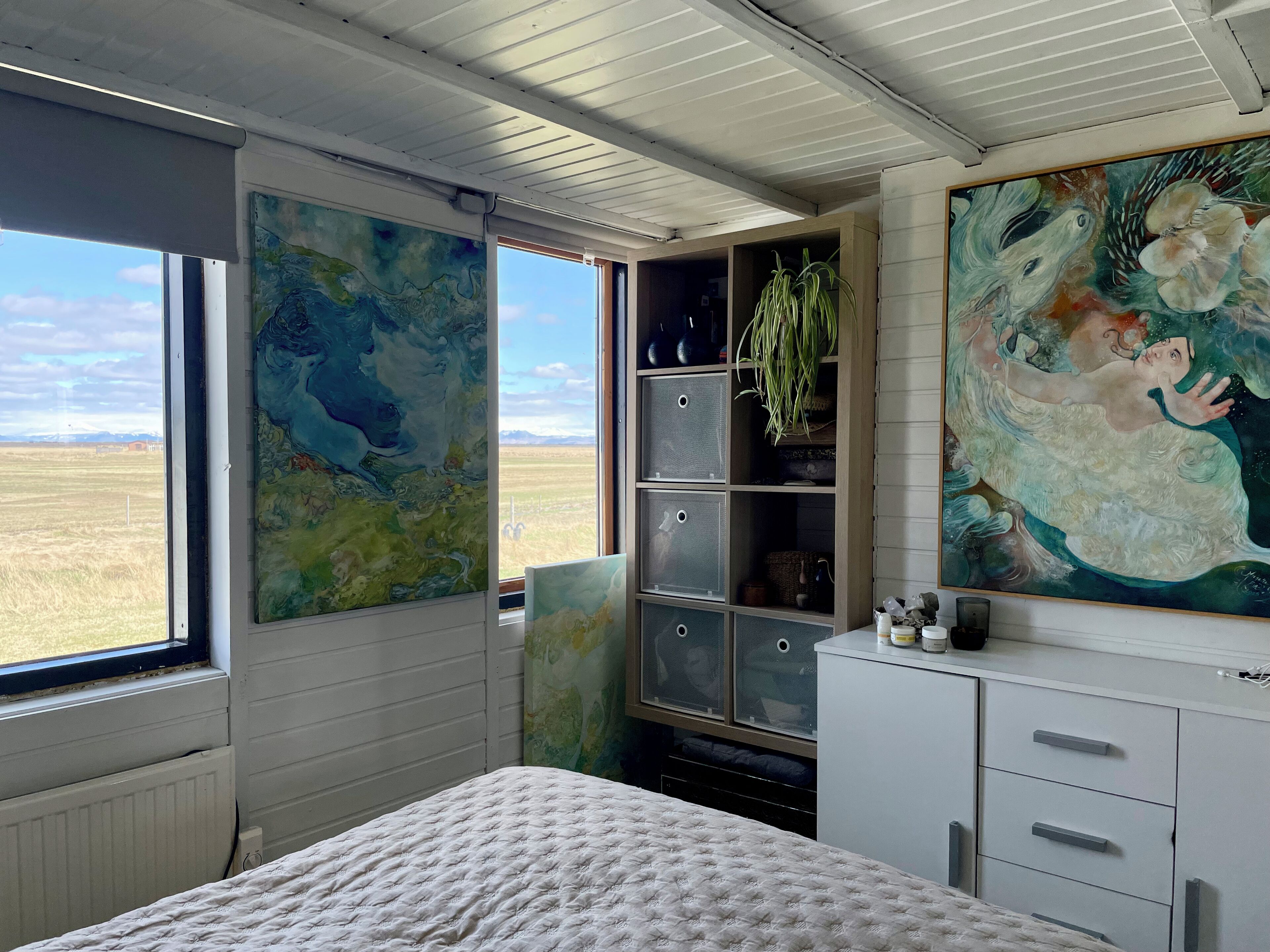 2 bedrooms, desk, iron/ironing board, WiFi