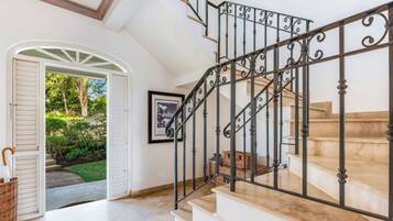 Villa, 3 Bedrooms, Patio, Garden View | Interior