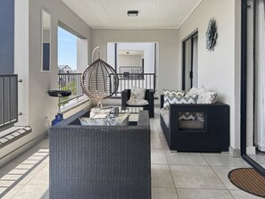 Terrace/patio - Premium 1BR Munyaka| Lagoon | Workspace| Fast WiFi (Midrand)
