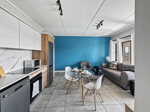 Interior - Premium 1BR Munyaka| Lagoon | Workspace| Fast WiFi (Midrand)
