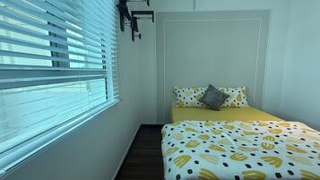 4 bedrooms, iron/ironing board, WiFi, bed sheets