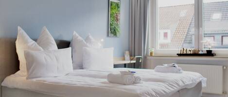 3 bedrooms, in-room safe, desk, travel cot