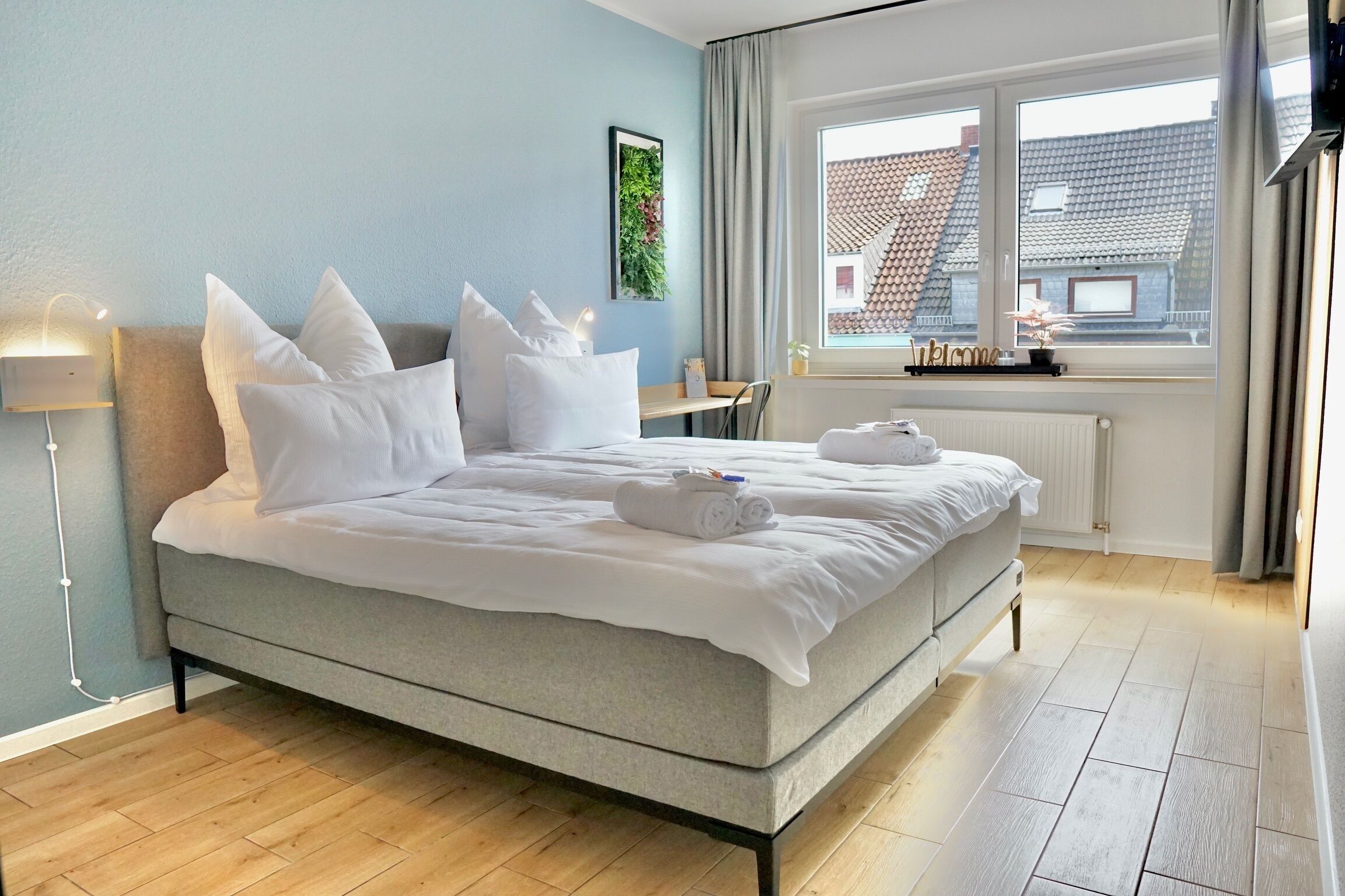 3 bedrooms, in-room safe, desk, travel cot
