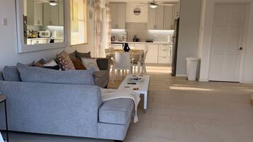 Apartment, 3 Bedrooms, Patio, Garden View | Living area