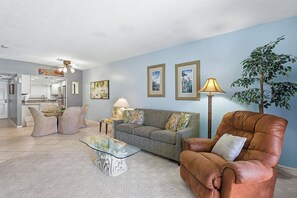 Smart TV - 🏖️ 🏁 Oasis 21: Walk to Beach, Pool + Prime Daytona Event Location! (Daytona Beach Shores)