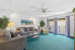 TV - 🏖️ Oasis 18: 800 Steps to Beach, Pool View Balcony + Daytona Events! (Daytona Beach Shores)