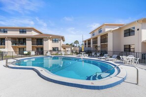 Pool - 🌊 🏖️ Oasis 7: Walk to Beach, Private Patio + Perfect Daytona Base! (Daytona Beach Shores)