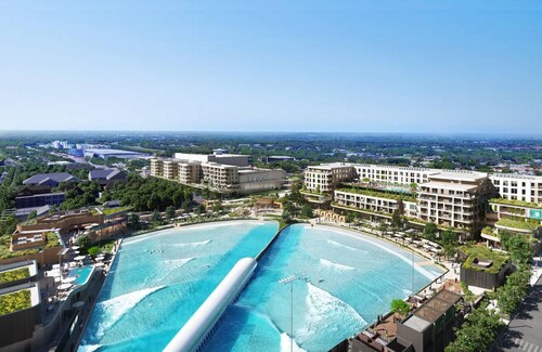 New / Oceanfront Beach Condo, Pool, Gym, Fishing