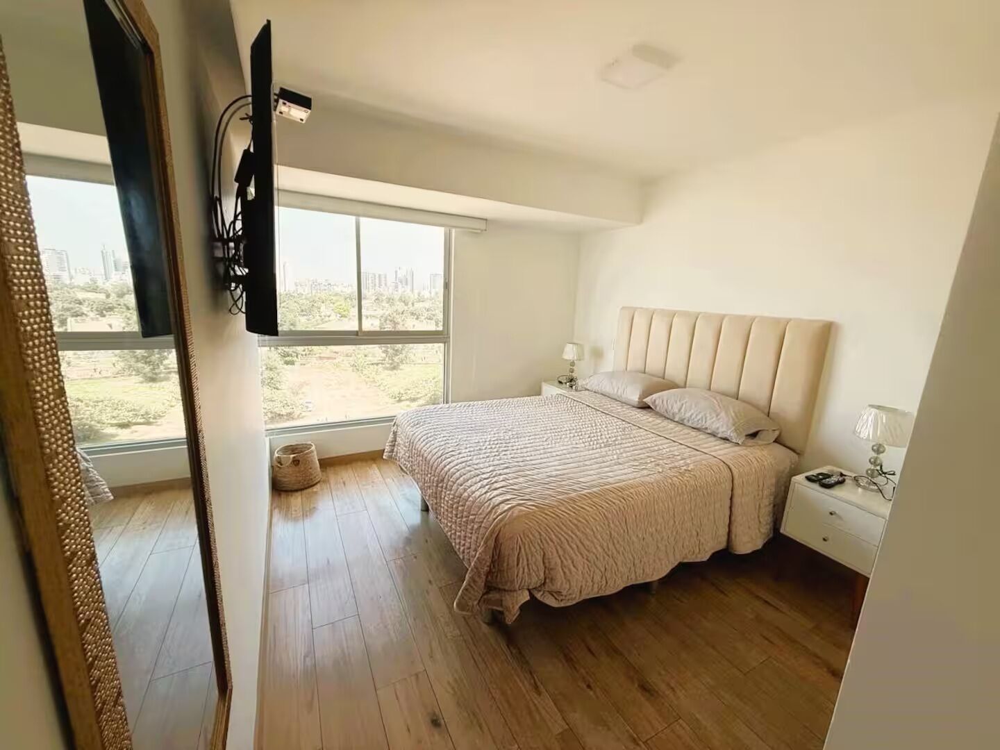 2 habitaciones, tabla de planchar con plancha, wifi y ropa de cama 